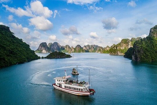 Good Friday in Ha Long Bay